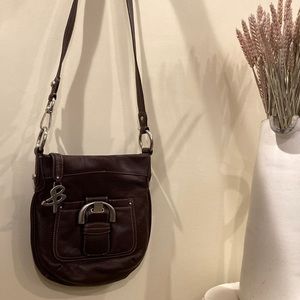 100% Leather B. makowsky crossbody with bag included